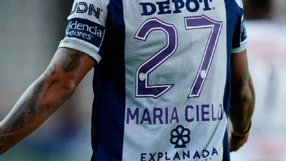 Pachuca rinde homenaje a las mujeres en los uniformes